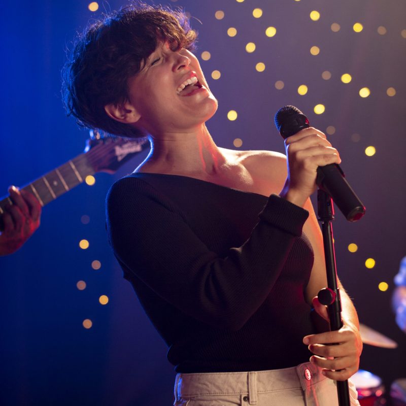 medium-shot-singer-with-microphone